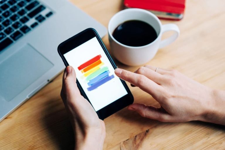 Be Yourself Online: 7 Tips for LGBT People