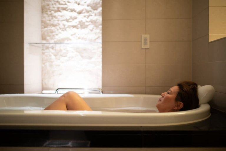 Tips for Choosing the Right Bathtub Pillow for Everyone in Your Family