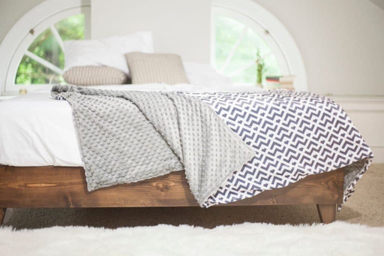 Four Tips to Get Cozy With a Throw Blanket