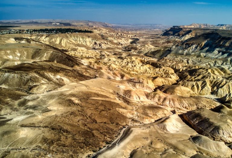 Discovering the Diverse Landscapes of the Negev via Jeep Tours